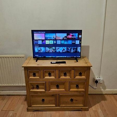 No Frills & Nothing Fancy 1 Bed Studio City Centre Cardiff Exteriör bild